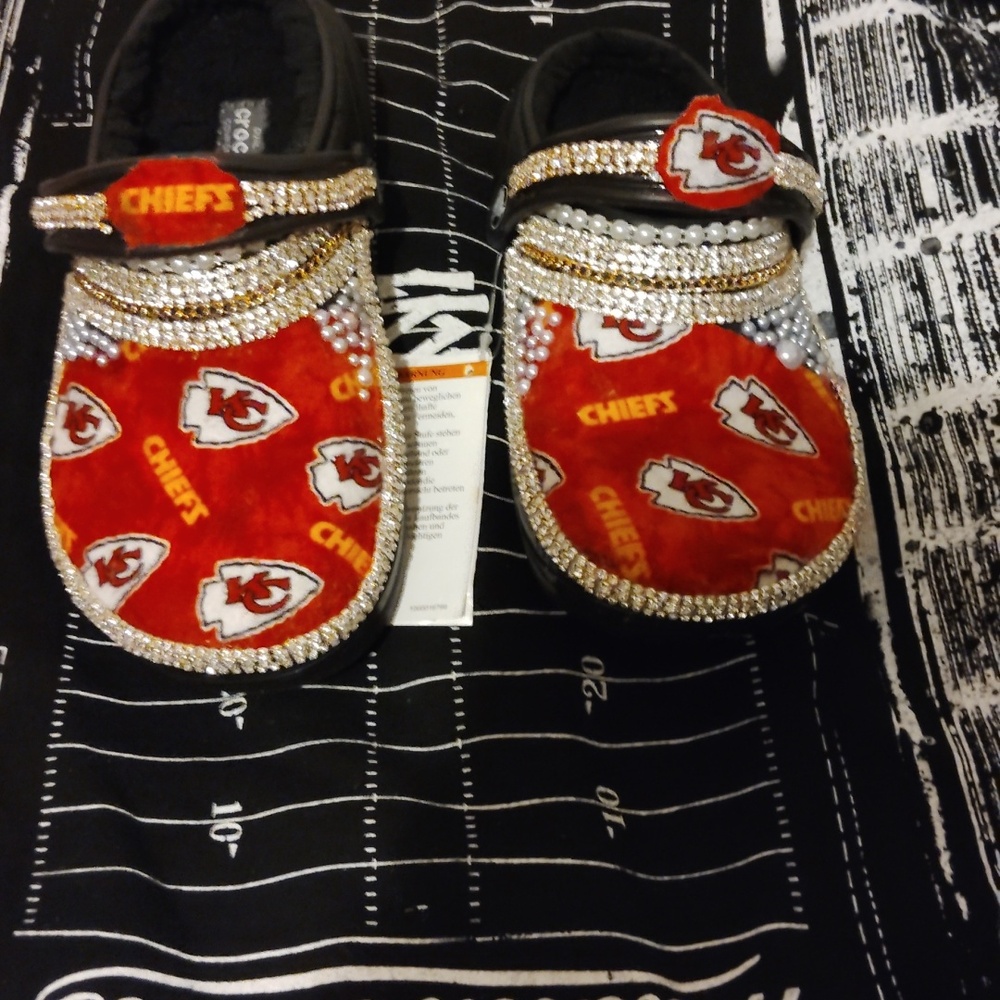 Custom Chiefs Crocs - Picture 2 of 5